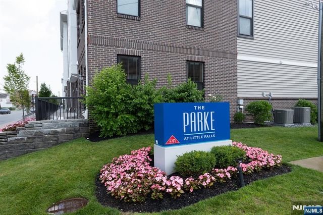 84 Harvest Way, Little Falls, NJ 07424