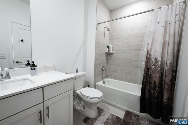 84 Harvest Way, Little Falls, NJ 07424