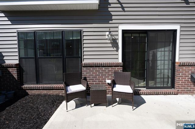 84 Harvest Way, Little Falls, NJ 07424