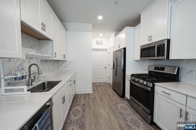 84 Harvest Way, Little Falls, NJ 07424
