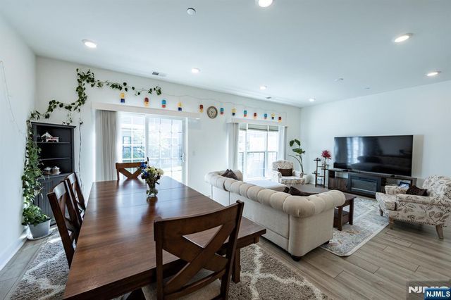 84 Harvest Way, Little Falls, NJ 07424