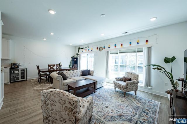 84 Harvest Way, Little Falls, NJ 07424