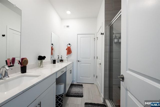 84 Harvest Way, Little Falls, NJ 07424