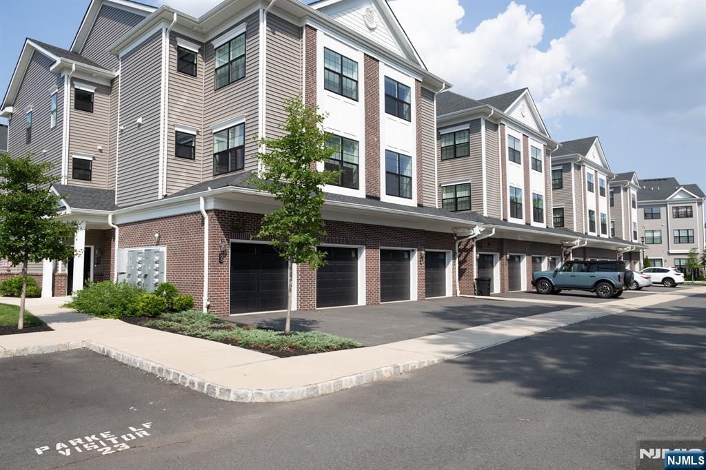 84 Harvest Way, Little Falls, NJ 07424