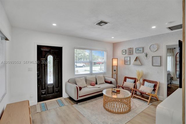 332 NW 45th St, Fort Lauderdale, FL 33309