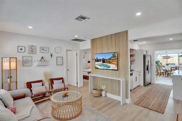 332 NW 45th St, Fort Lauderdale, FL 33309