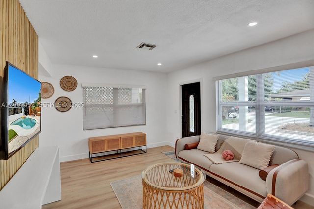 332 NW 45th St, Fort Lauderdale, FL 33309