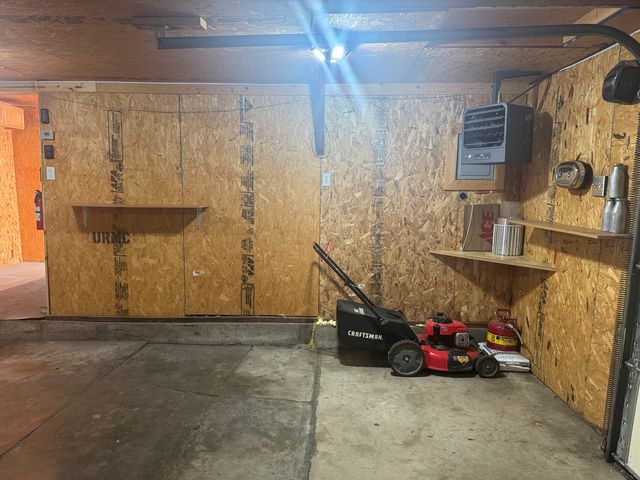 219 S Jackson Street, Clinton, IL 61727