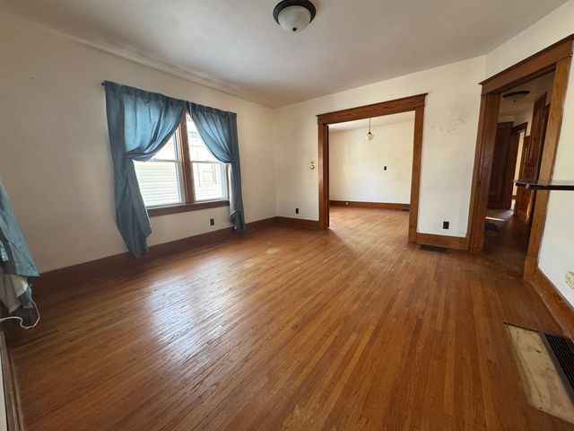 219 S Jackson Street, Clinton, IL 61727