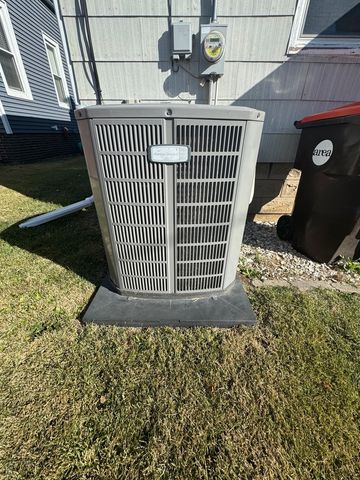 219 S Jackson Street, Clinton, IL 61727