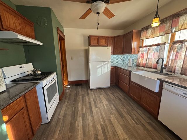 219 S Jackson Street, Clinton, IL 61727