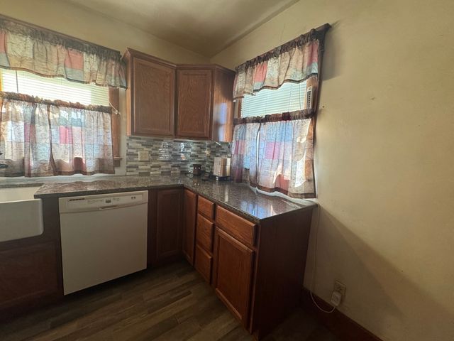 219 S Jackson Street, Clinton, IL 61727