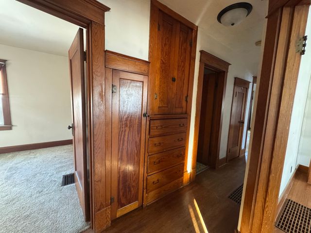 219 S Jackson Street, Clinton, IL 61727