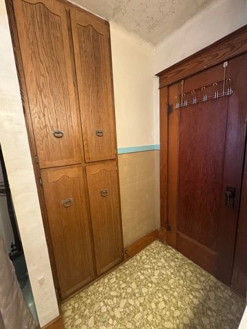 219 S Jackson Street, Clinton, IL 61727