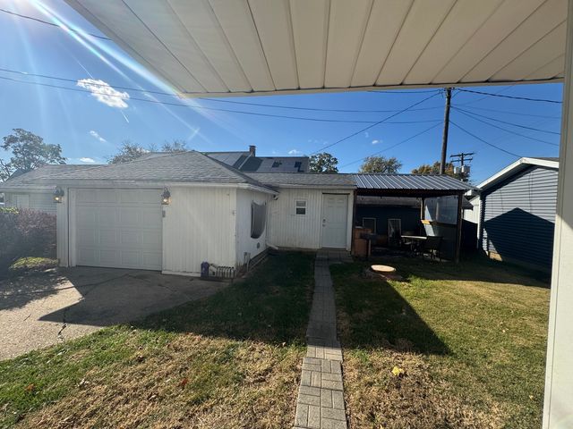 219 S Jackson Street, Clinton, IL 61727