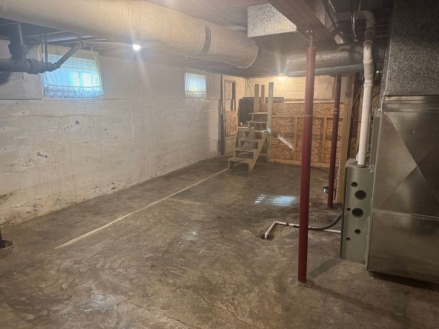 219 S Jackson Street, Clinton, IL 61727