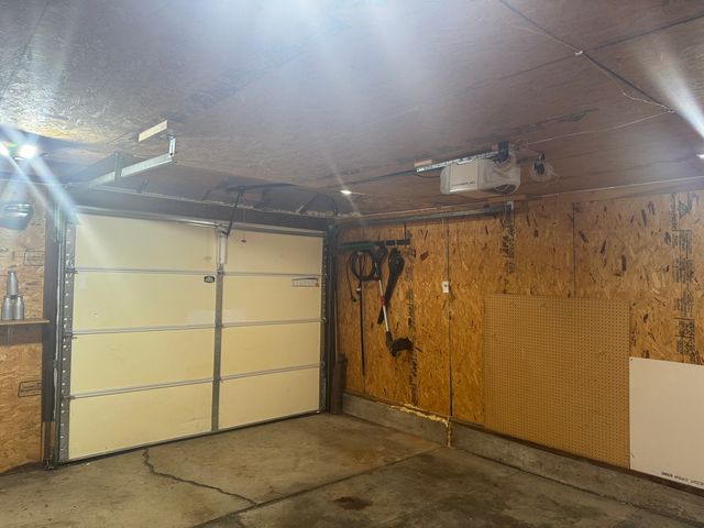 219 S Jackson Street, Clinton, IL 61727