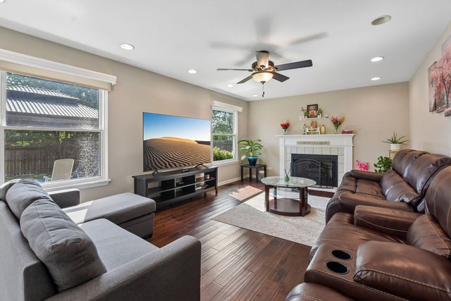 1931 Crossing Court, Naperville, IL 60540