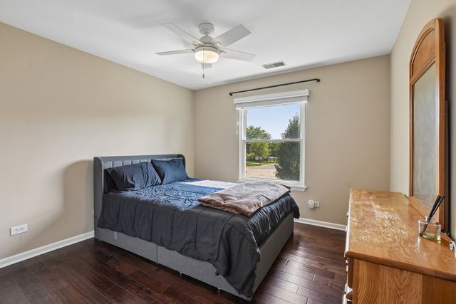 1931 Crossing Court, Naperville, IL 60540