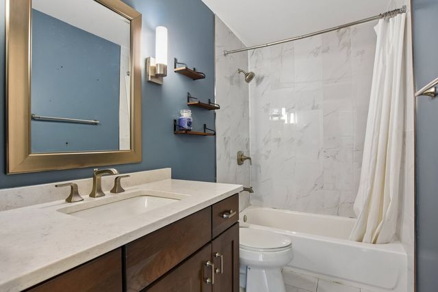 1931 Crossing Court, Naperville, IL 60540