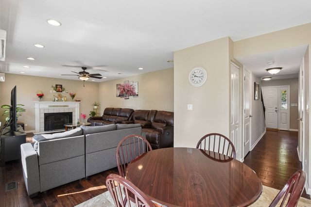 1931 Crossing Court, Naperville, IL 60540
