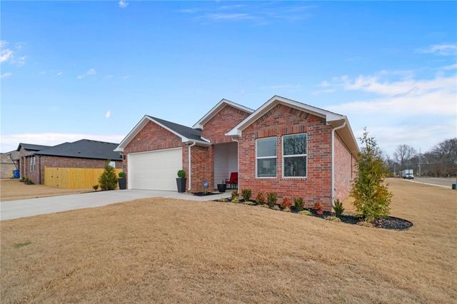 3101 N Rooster Street, Siloam Springs, AR 72761