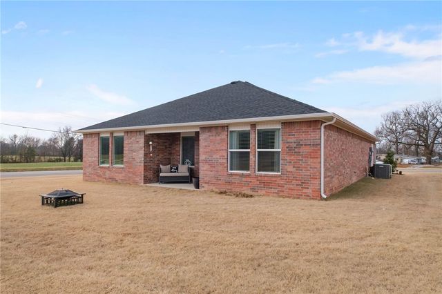 3101 N Rooster Street, Siloam Springs, AR 72761