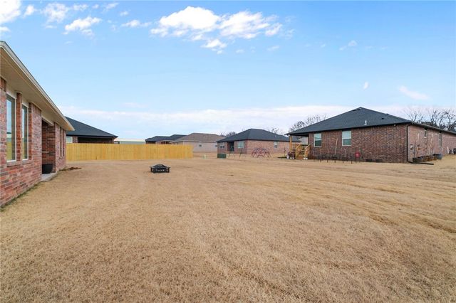 3101 N Rooster Street, Siloam Springs, AR 72761