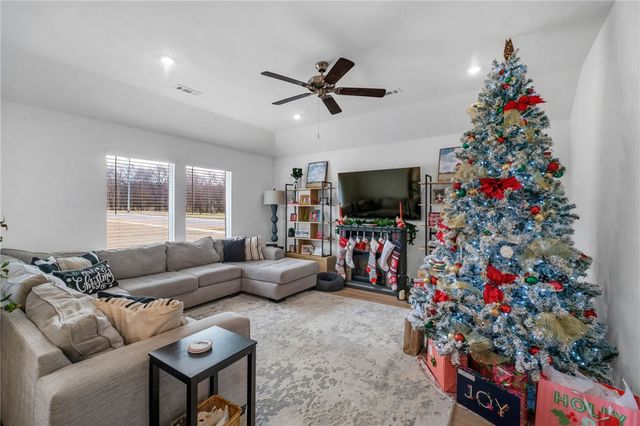 3101 N Rooster Street, Siloam Springs, AR 72761