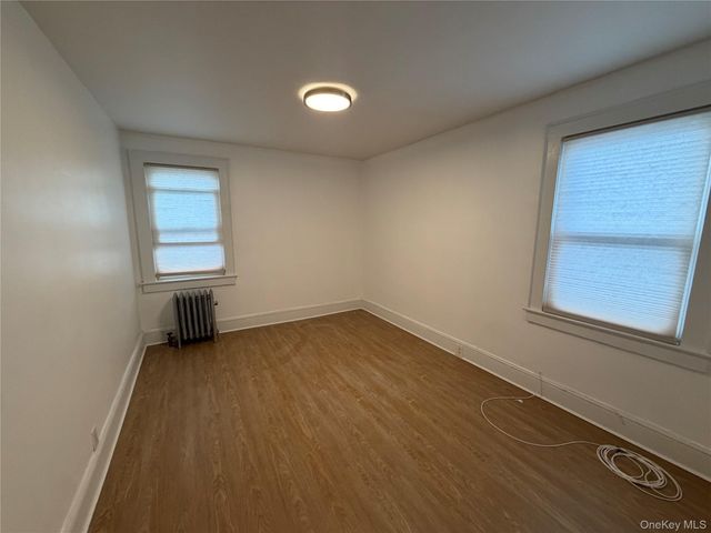 180 B Atlantic Ave, Lynbrook, NY 11563