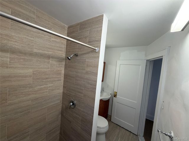 180 B Atlantic Ave, Lynbrook, NY 11563