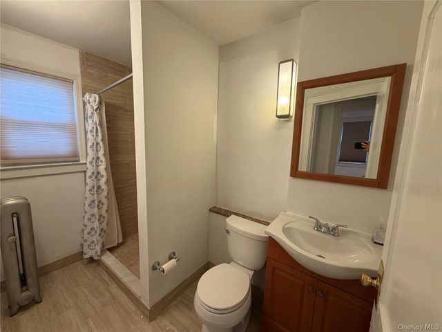 180 B Atlantic Ave, Lynbrook, NY 11563