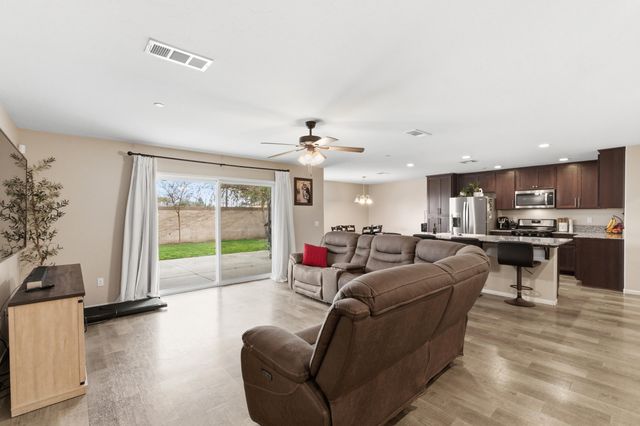 2201 E Delta Court, Visalia, CA 93292