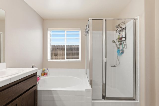 2201 E Delta Court, Visalia, CA 93292