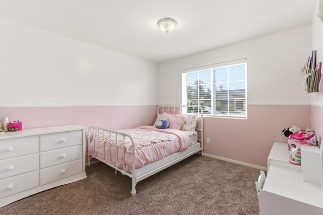 2201 E Delta Court, Visalia, CA 93292