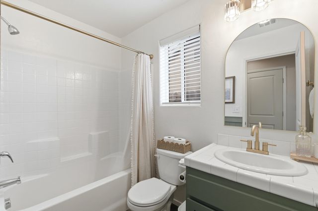 2201 E Delta Court, Visalia, CA 93292