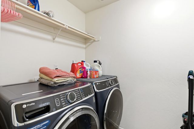 2201 E Delta Court, Visalia, CA 93292