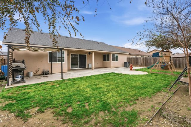 2201 E Delta Court, Visalia, CA 93292