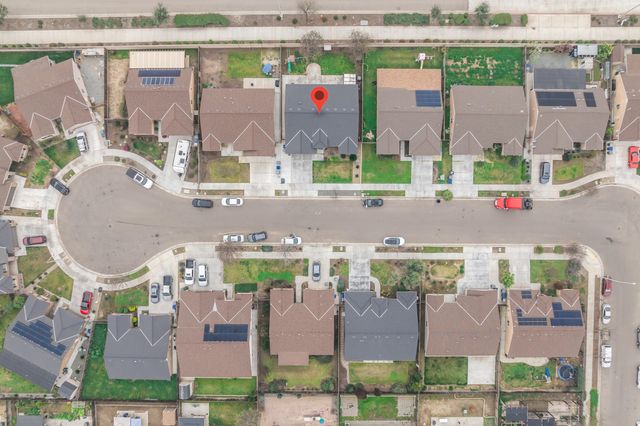 2201 E Delta Court, Visalia, CA 93292