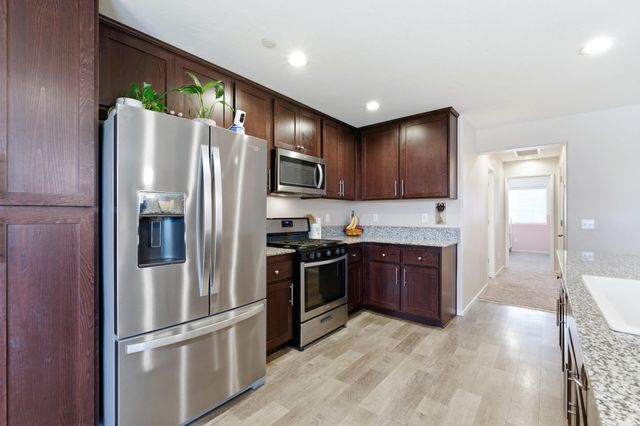 2201 E Delta Court, Visalia, CA 93292