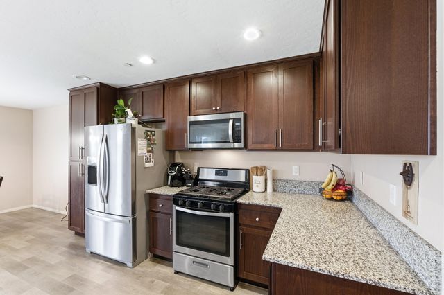 2201 E Delta Court, Visalia, CA 93292