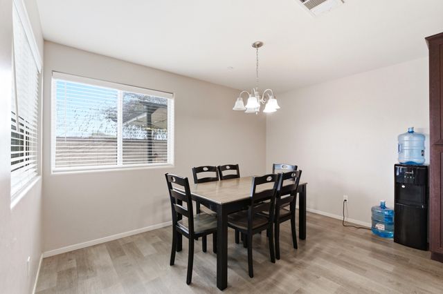 2201 E Delta Court, Visalia, CA 93292