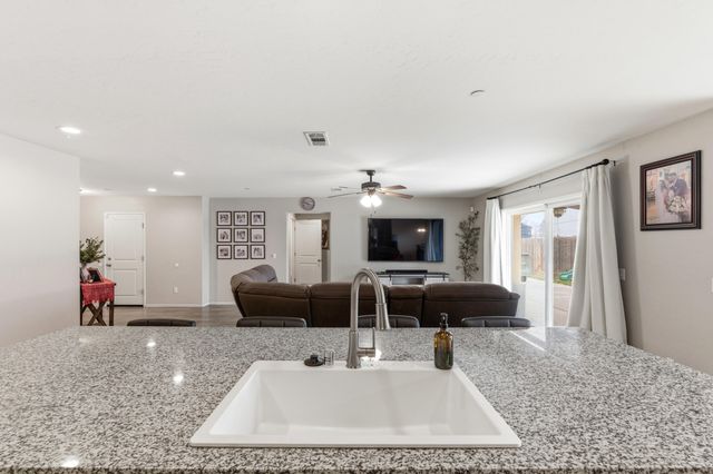 2201 E Delta Court, Visalia, CA 93292