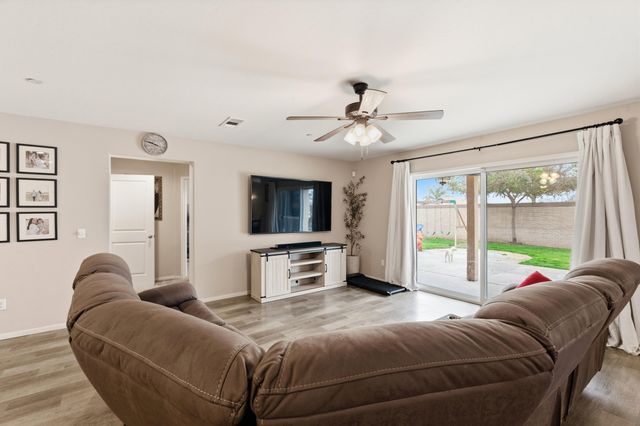 2201 E Delta Court, Visalia, CA 93292