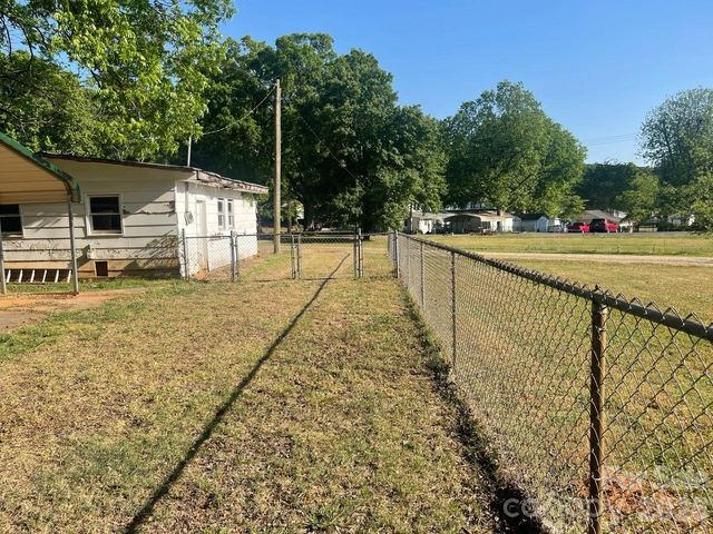 119 Pine Street, Badin, NC 28009