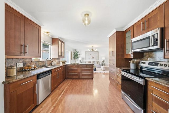 225 W Meadow Drive, Palo Alto, CA 94306