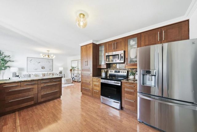 225 W Meadow Drive, Palo Alto, CA 94306