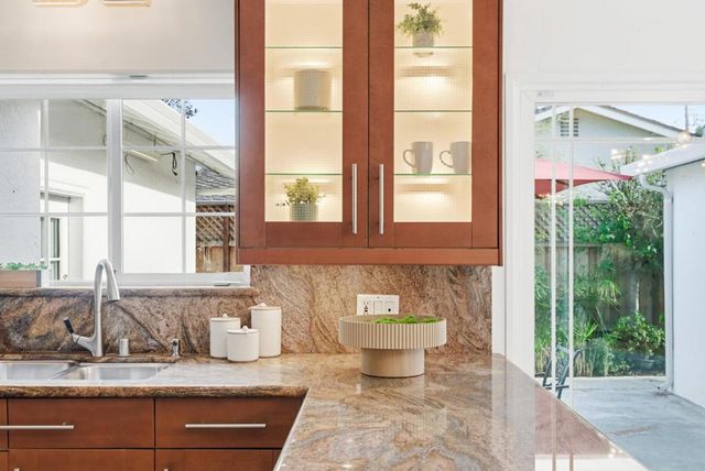 225 W Meadow Drive, Palo Alto, CA 94306