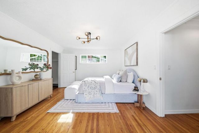 225 W Meadow Drive, Palo Alto, CA 94306