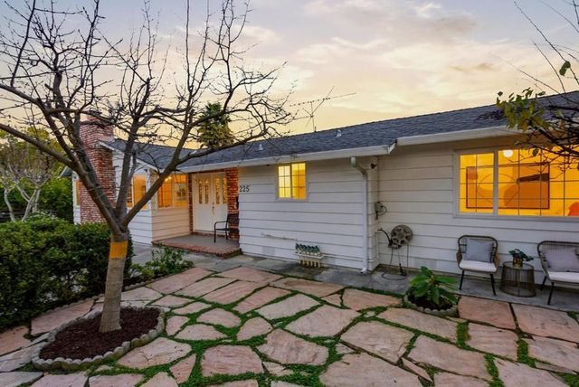 225 W Meadow Drive, Palo Alto, CA 94306